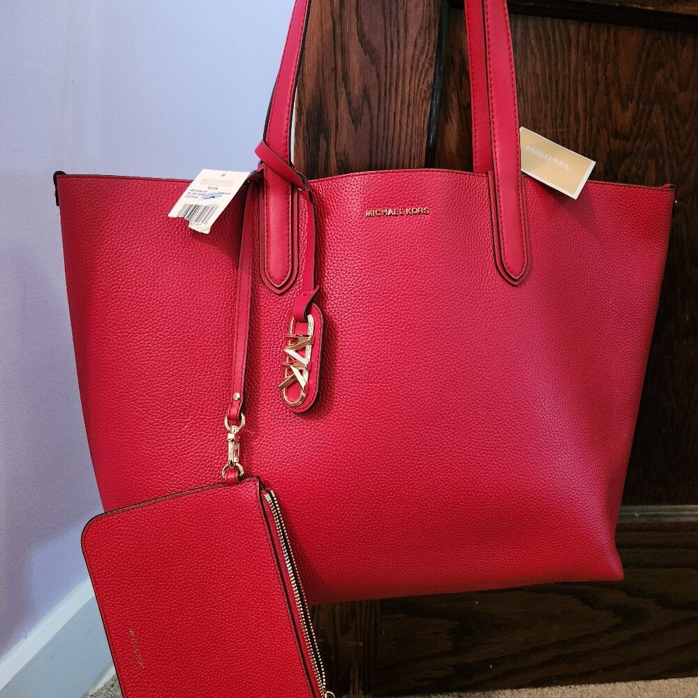 NWT Michael kors XL EW Eliza Crimson  Reversible Textured Tote with Wrist-let